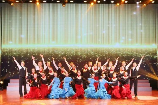 银龄焕彩迎新年 艺韵流芳绽芳华——河南省老干部活动学习中心举办2025“迎新年”文艺汇演